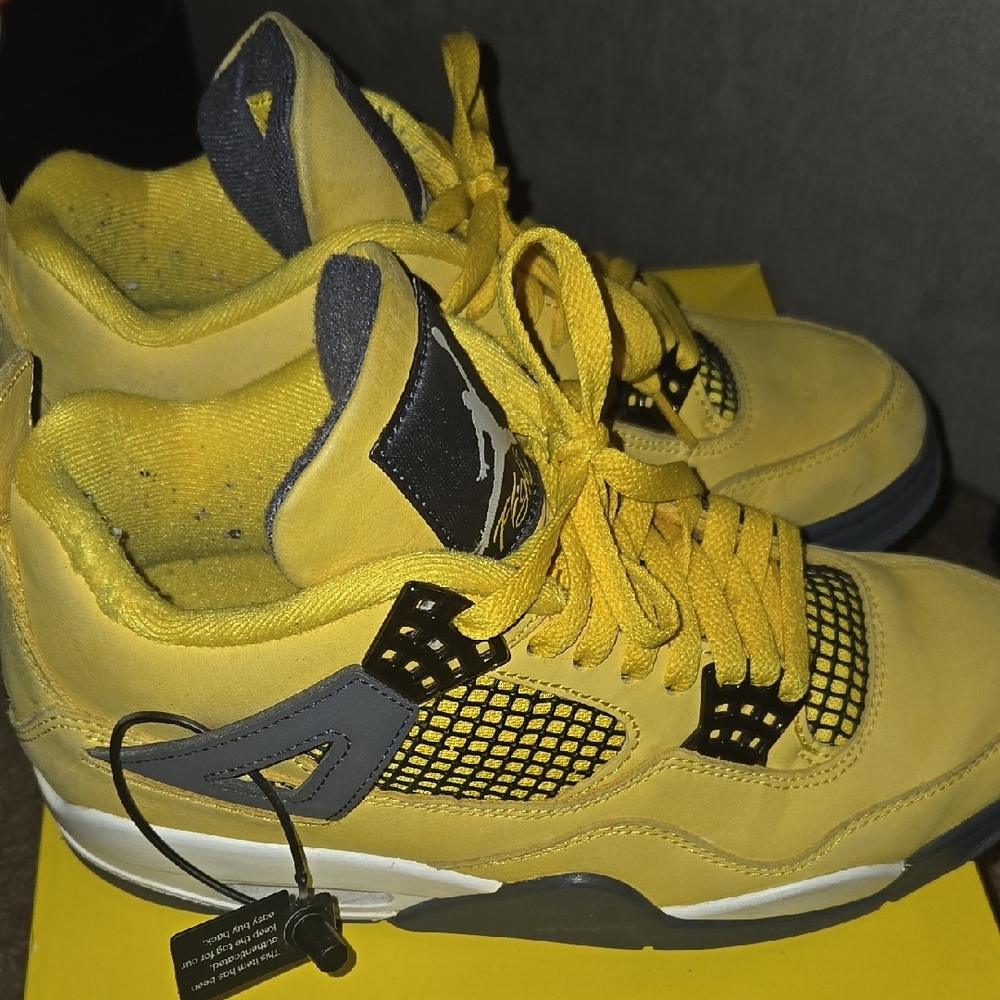 Jordan Yellow and Gray Athletic Shoes Retro Style - Picture 4 of 7